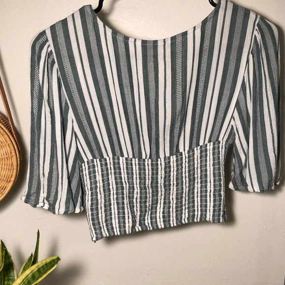 American Eagle - Cropped Ring Top - Picture 2 of 3